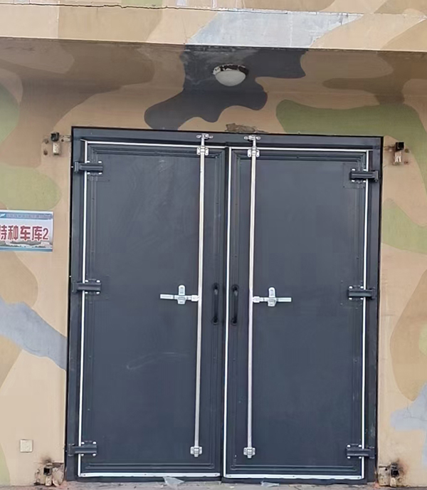 墨玉工业平开门