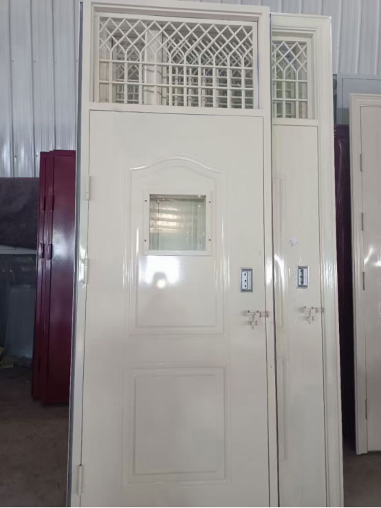 墨玉学校教室门