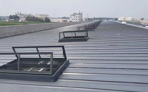 某中学室内体育馆墨玉排烟窗改造项目