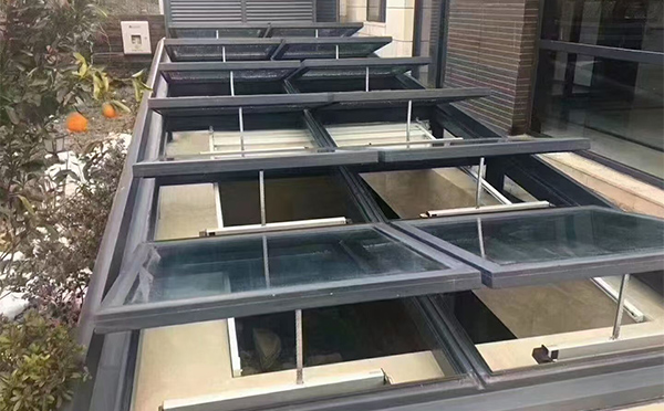 某轨道交通车辆维修车间墨玉排烟窗应用